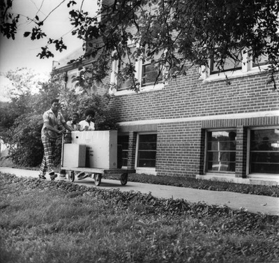 A student moving in to dorms during New Student Days, 1974. The forth demand of the Black Manifesto state “that we, as Black students, have the final say on the residence of Black freshmen and sophomores;”